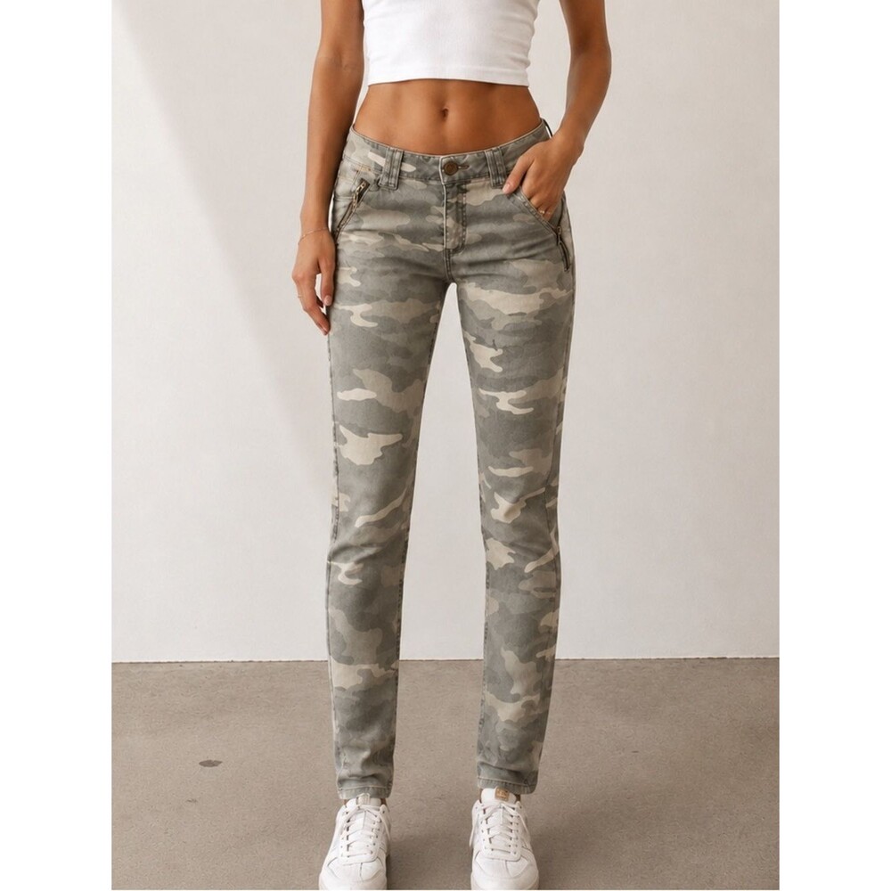 Democracy Camo Skinny/Straight High Rise Jeans | Size 10